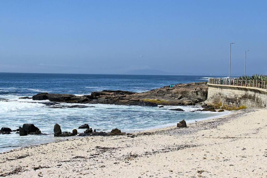 Blue Waters Studio With Sea Views From Balcony Appartement Kaapstad Buitenkant foto