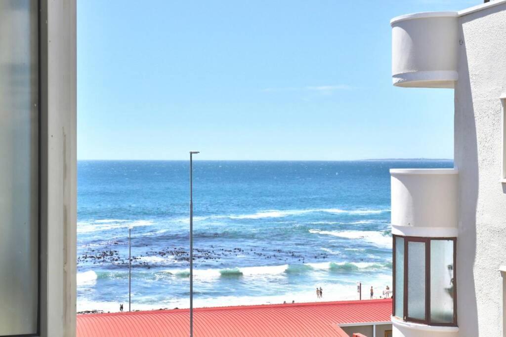 Blue Waters Studio With Sea Views From Balcony Appartement Kaapstad Buitenkant foto