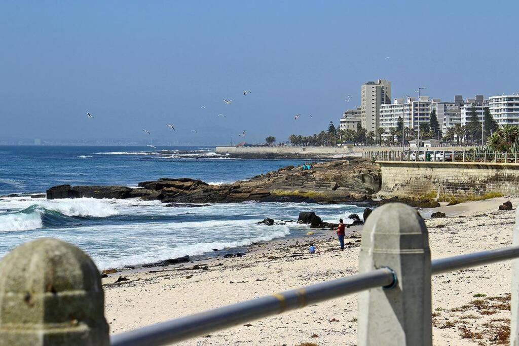 Blue Waters Studio With Sea Views From Balcony Appartement Kaapstad Buitenkant foto