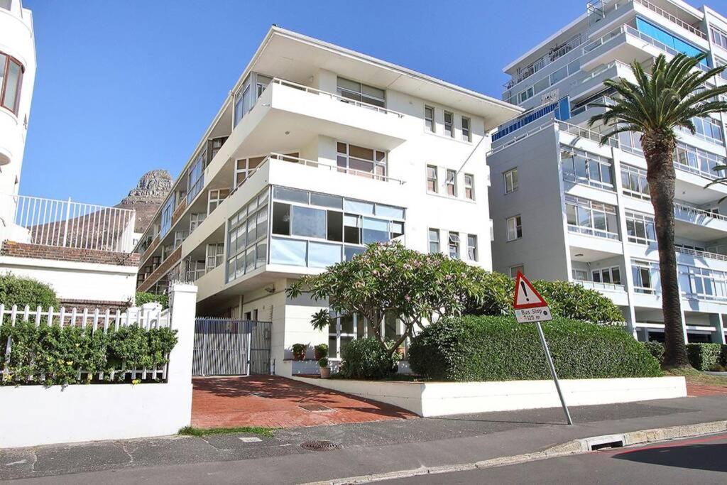 Blue Waters Studio With Sea Views From Balcony Appartement Kaapstad Buitenkant foto